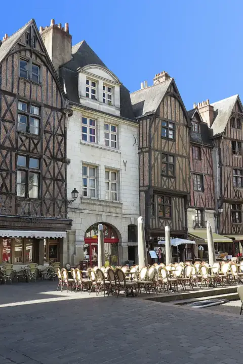 Tours place Plumereau
