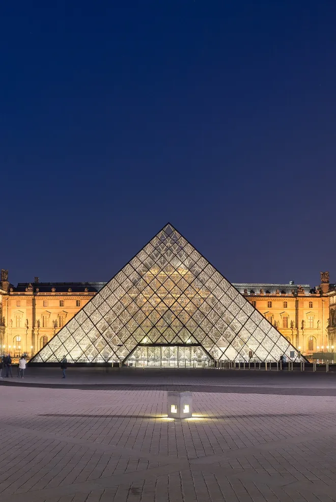 Louvre pyramide