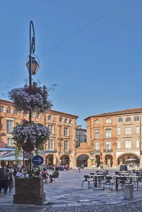 Montauban place Nationale